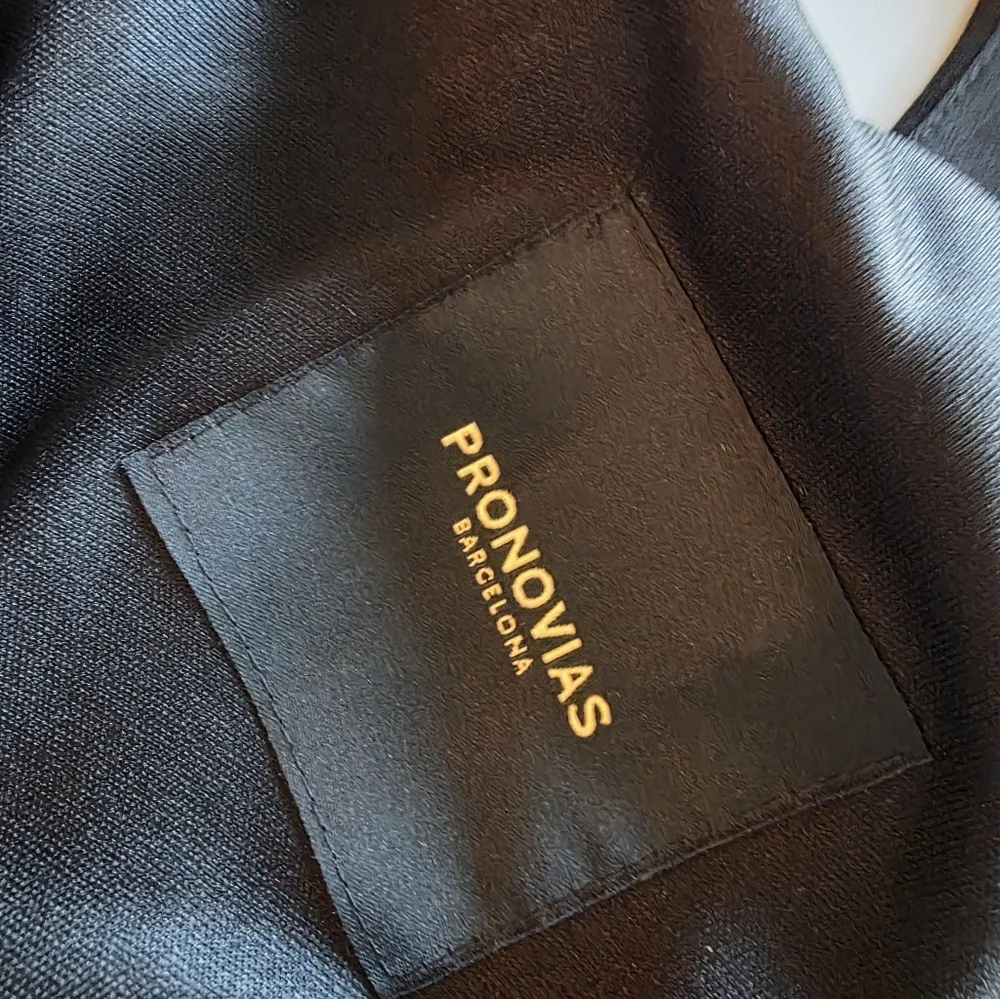 Pronovias Barcelona Embellished Black Halter Gown High-Low Hem-NWT Size 2 - Picture 10 of 15